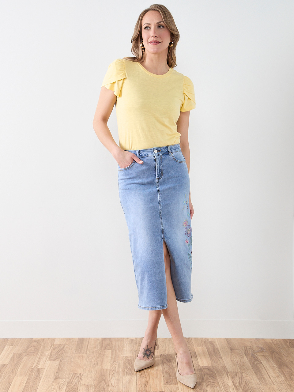 Lemon Short Sleeve Tulip Scoop Neck Tee