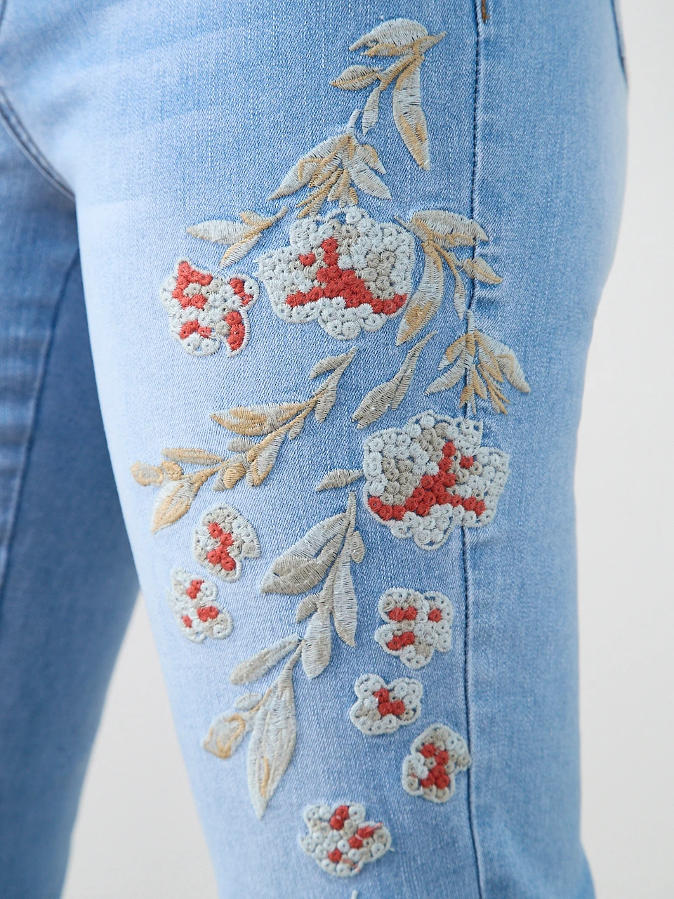 Lilly Embroidered Ankle Denim Jean in Light Wash