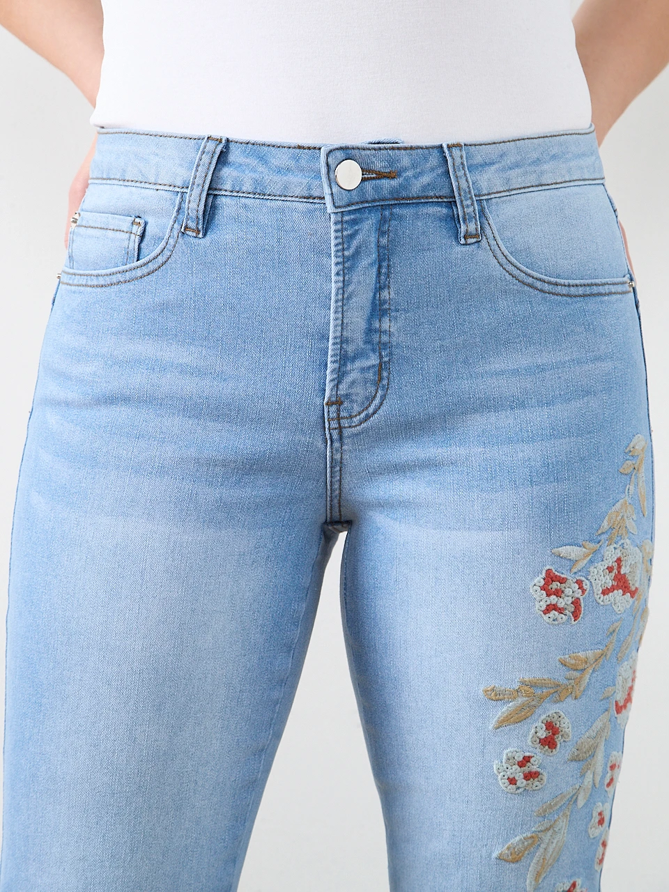 Lilly Embroidered Ankle Denim Jean in Light Wash