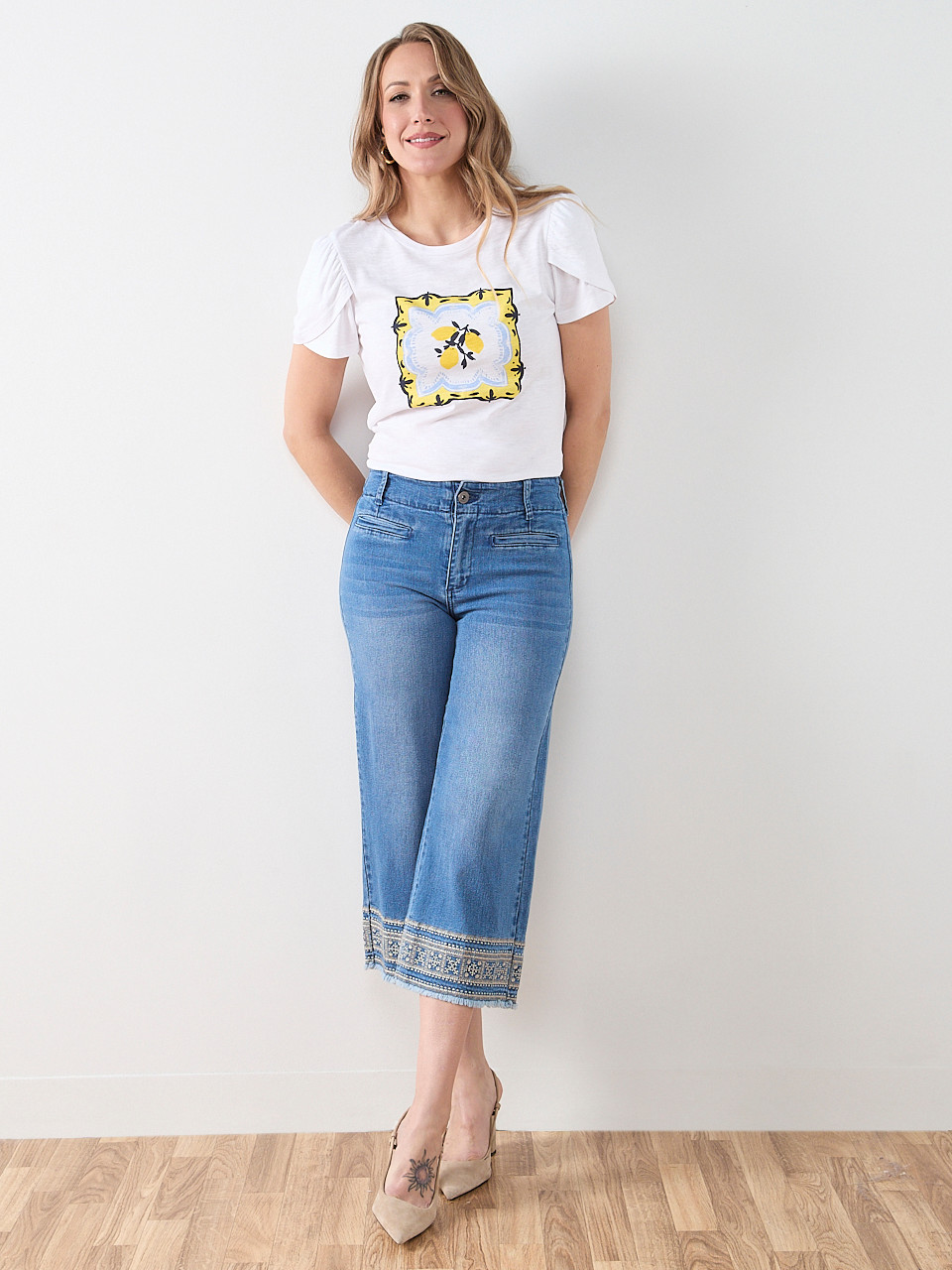 White Print Short Sleeve Tulip Scoop Neck Tee