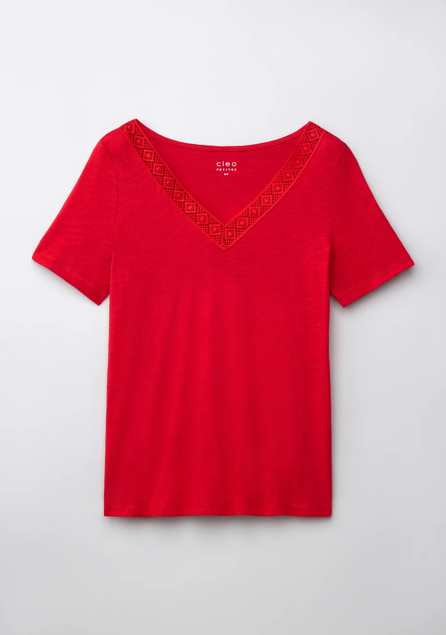 Short Sleeve Knit Crochet V Neck T-Shirt in Crimson