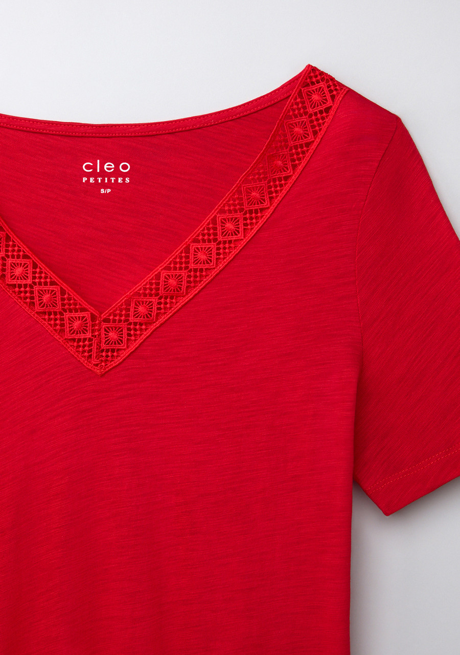 Short Sleeve Knit Crochet V Neck T-Shirt in Crimson