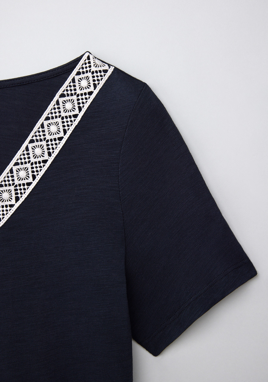 Short Sleeve Knit Crochet V Neck T-Shirt in Black
