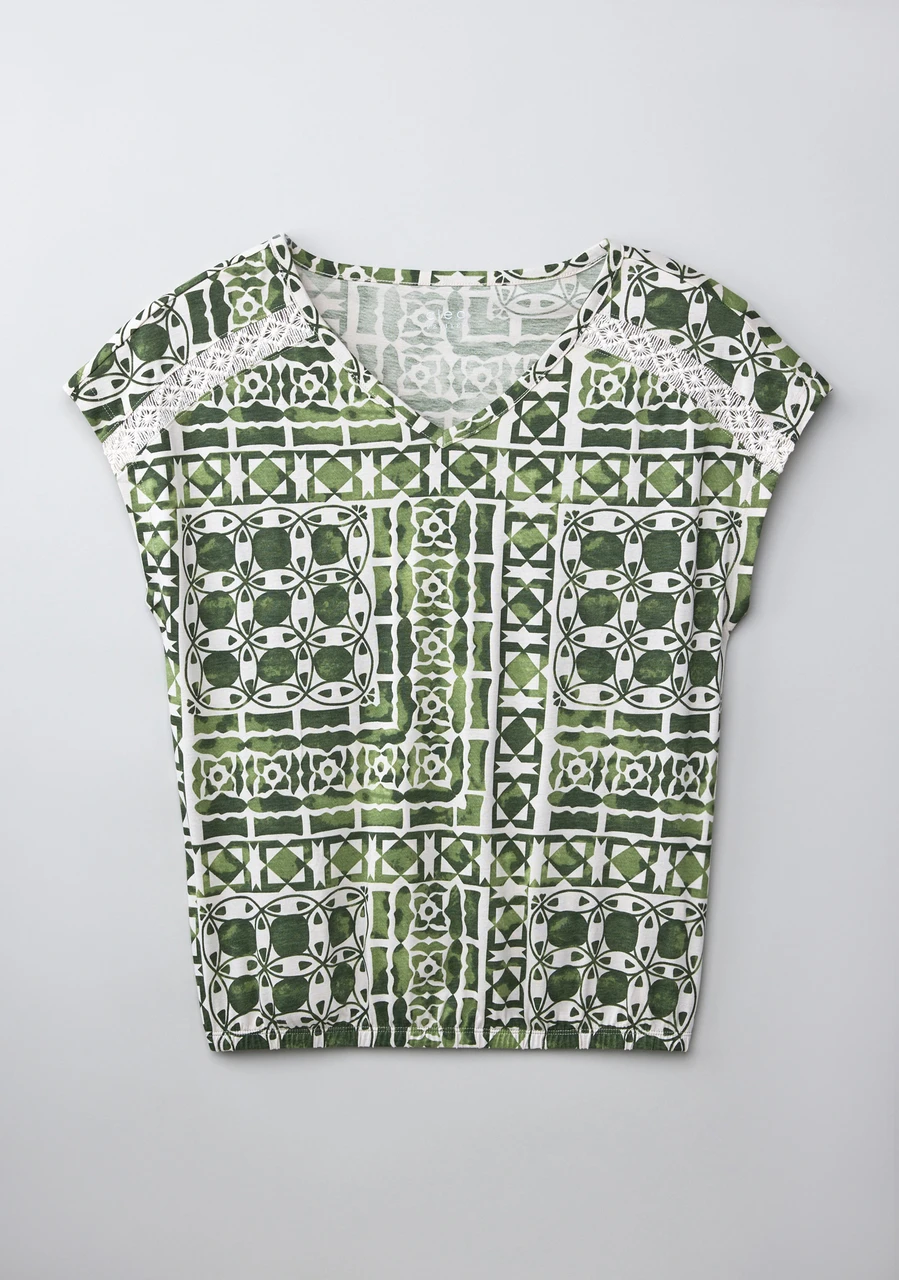 Bubble Hem Short Sleeve V Neck Tee in Sage Geo