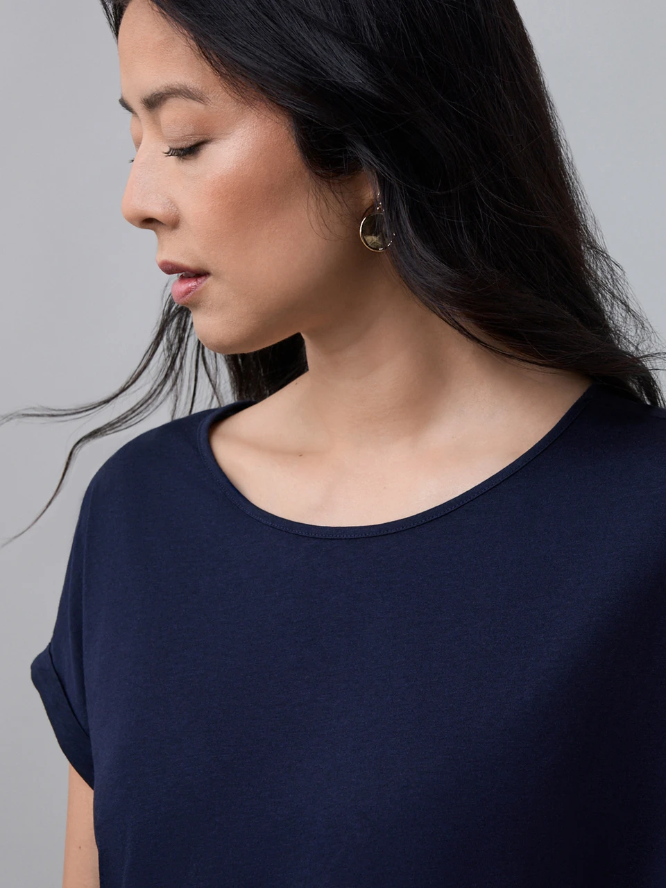 Short Sleeve Cuffed Slub Boat Neck Tee in Navy