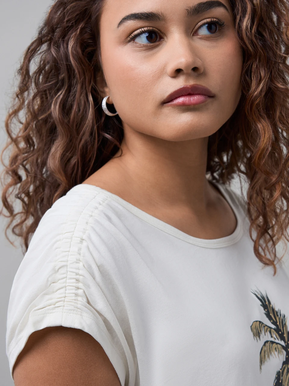 Rouched Shoulder Boat Neck Tee in Ecru Palm