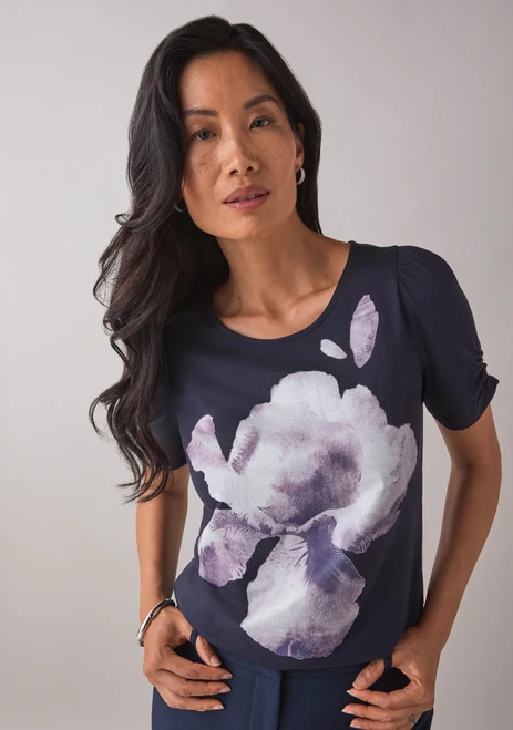 Petite Ruched Elbow Sleeve Scoop Neck Tee in Navy Floral