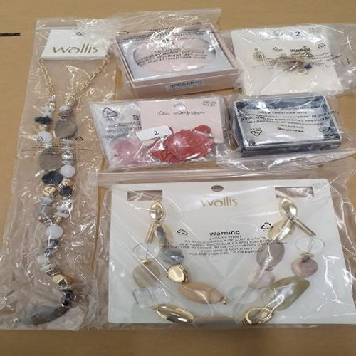 Pack of 50 pieces of full price ex UK Stores Mixed Wholesale Jewellery