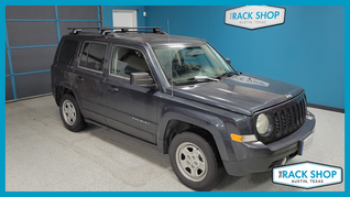 Jeep Patriot (w/raised rails) Yakima Crossbar Complete Roof Rack | 2007-2017