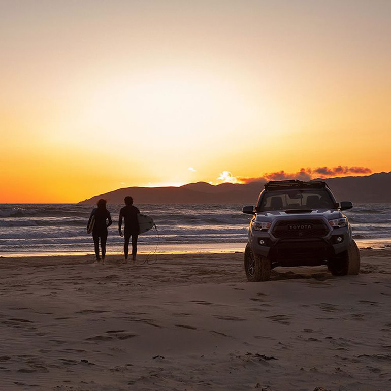 2005-2023 Toyota Tacoma Double Cab Front Runner Slimsport Roof Rack Kit | Lightbar Ready