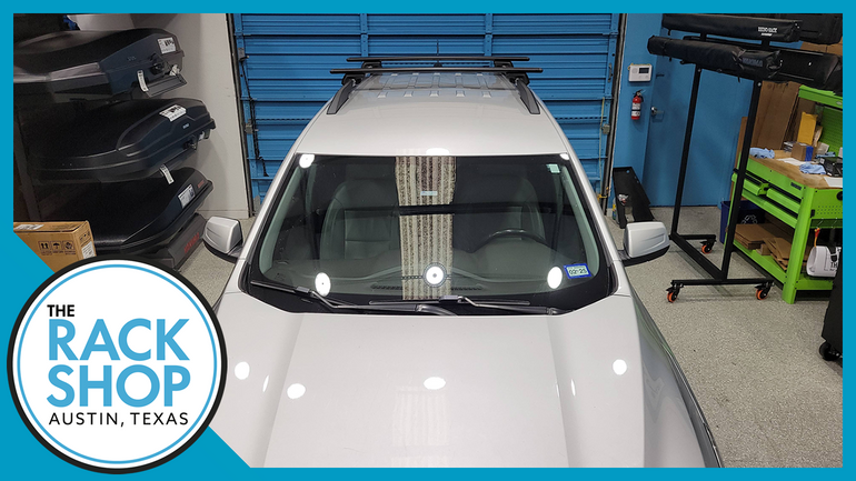 2017-2023 GMC Acadia (w/raised rails) Thule Crossbar Complete Roof Rack