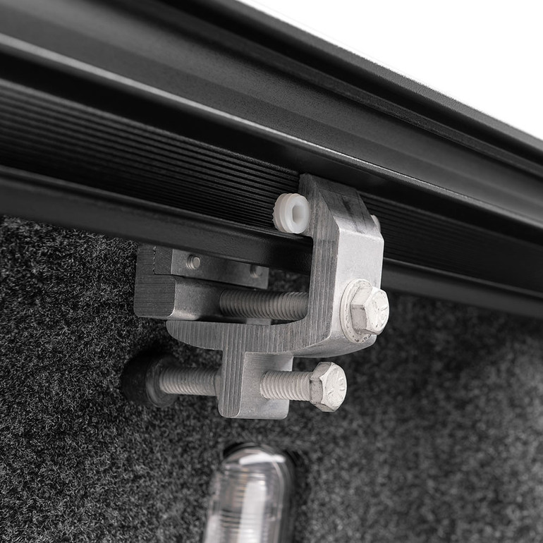 Ford F-150 - 5'7" Bed | RetraxPRO XR Bed Cover | 2021-2022