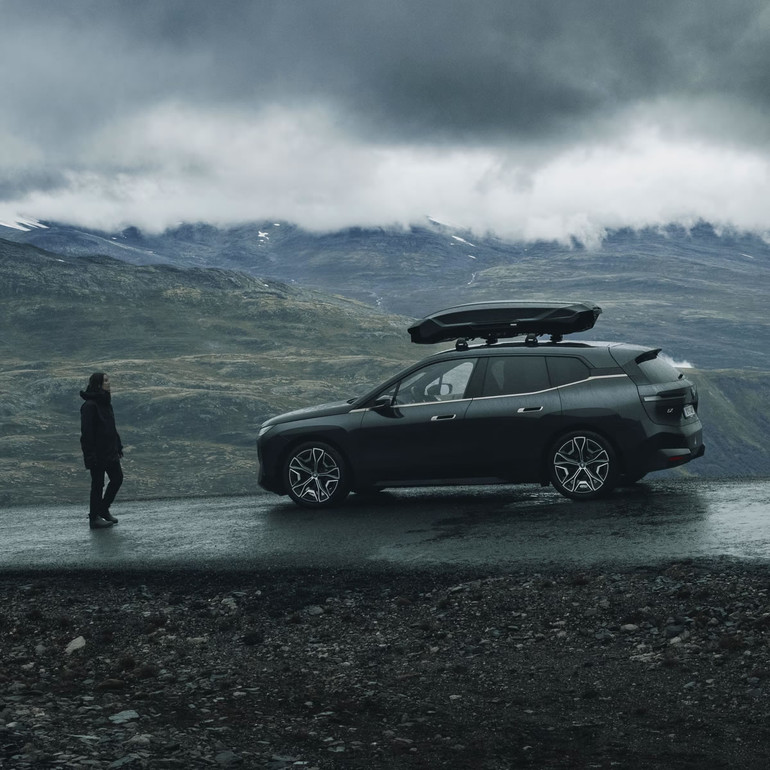 Thule Motion 3 XL Cargo Box - 18-Cubic Feet | Glossy Black Thule Motion 3 XL Cargo Box - 18-Cubic Feet | Glossy Black