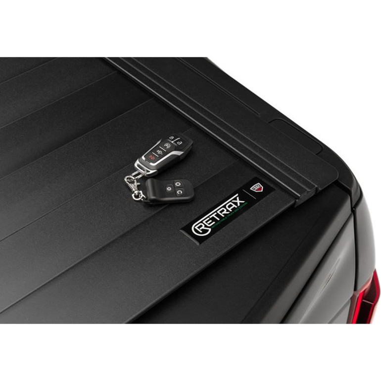 GMC Sierra 3500 HD - 6'7" Bed | Retrax Powertrax PRO XR Aluminum Bed Cover | 2015-2019