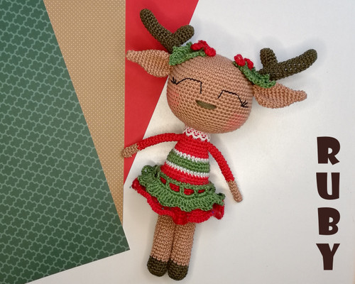 Reindeer crochet pattern for amigurumi lovers. (for Christmas)