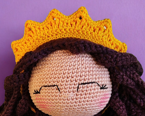 Viola Ray- Crochet rainbow princess for amigurumi lovers for Christmas.