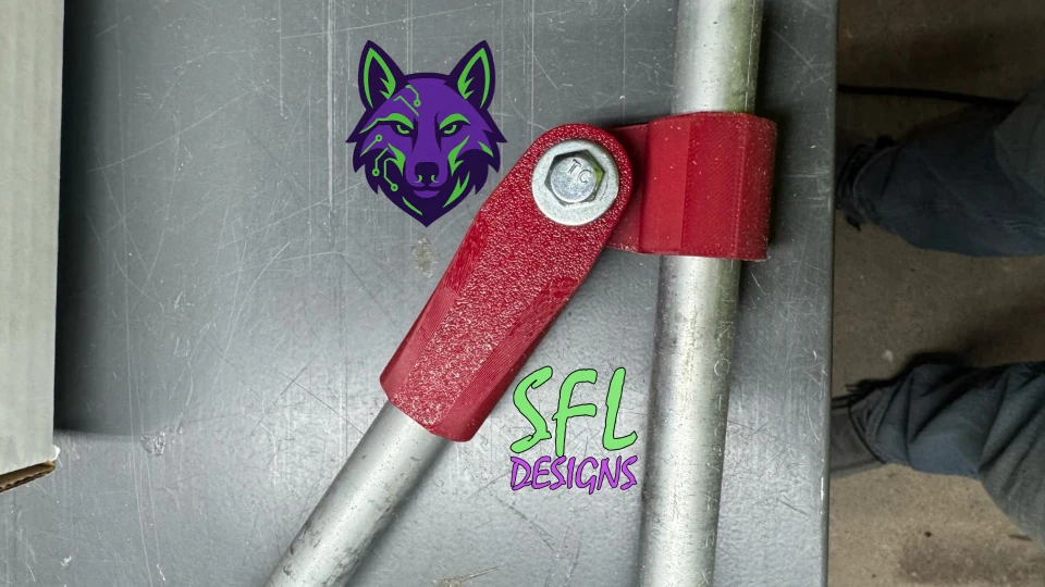 Adjustable Coyote Connector in use - angled joint