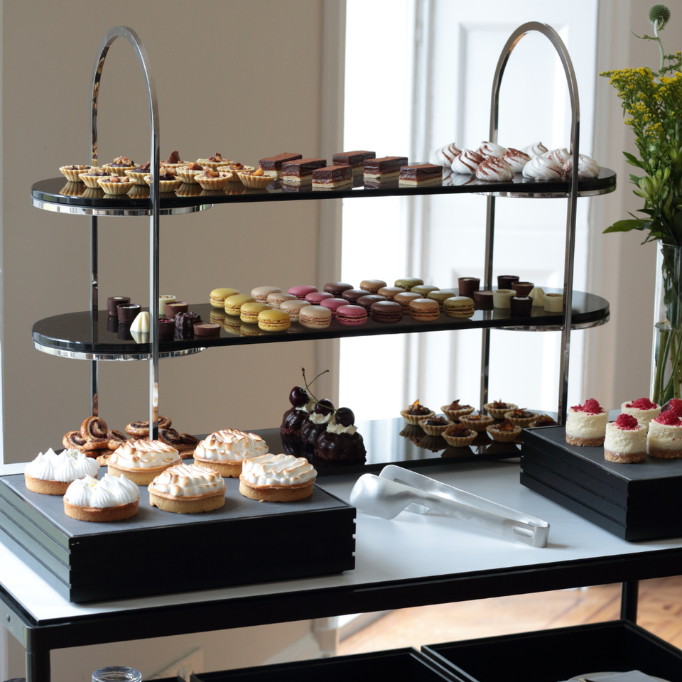 Tilt | Black Glass Long Plinth | Craster