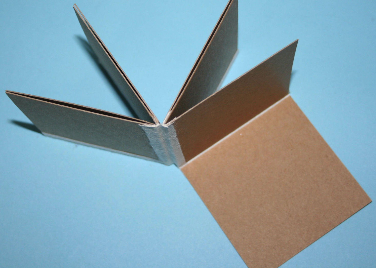 McLoughlin Folding Doll House VPDJN68