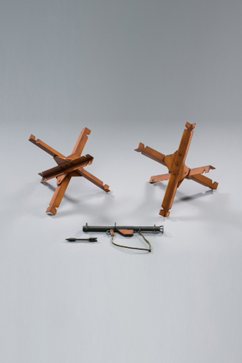 1:12 Crazy Figure WWII D-Day Anti-Tank Barrier and Bazooka [CF