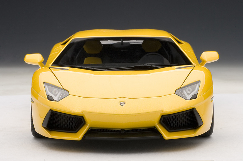 AUTOart Aventador LP700-4 イエロー Samochód AUTOart 1:18 Lamborghini Aventador S 2017 yellow