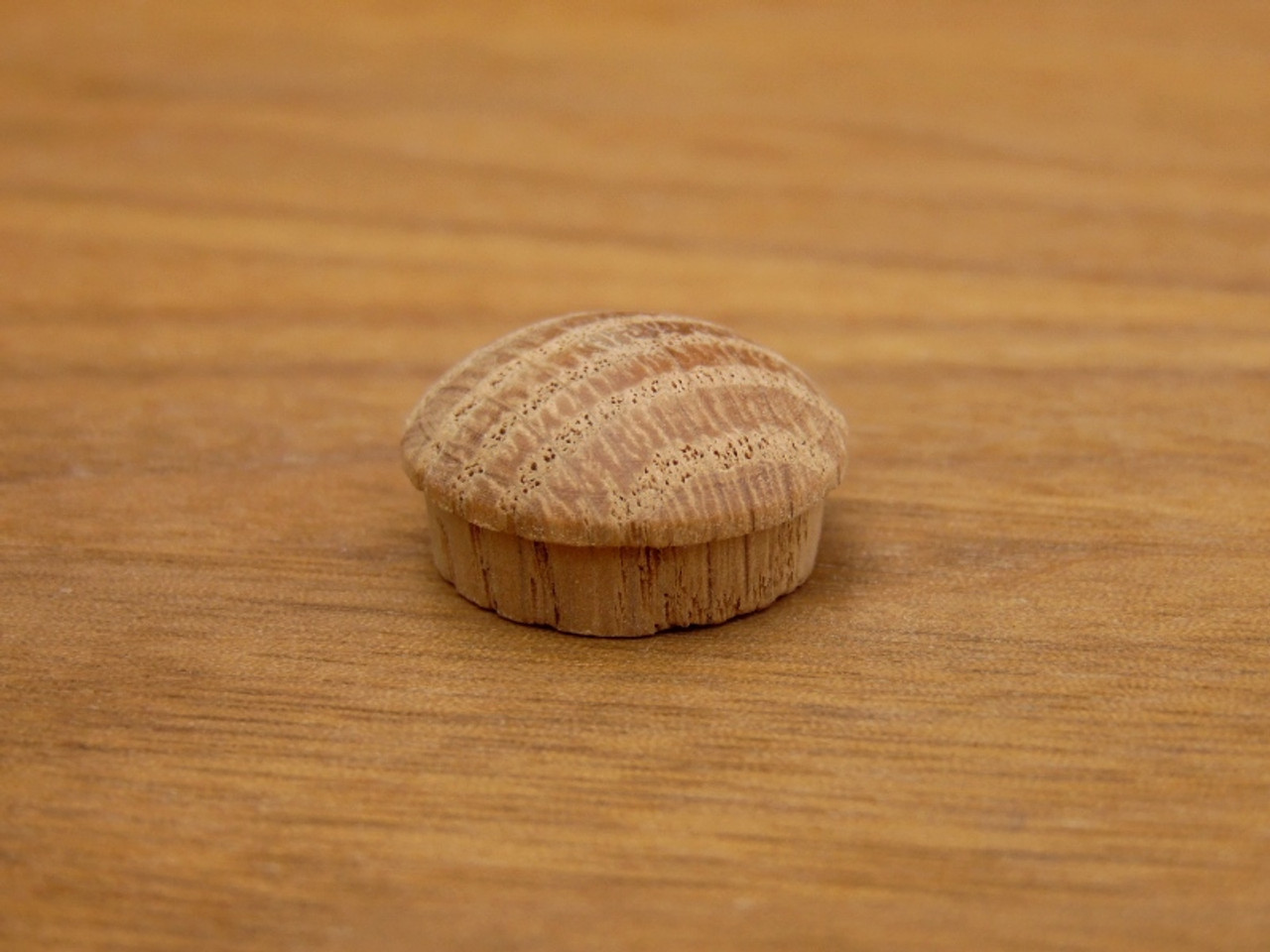 SCREW BUTTON OAK