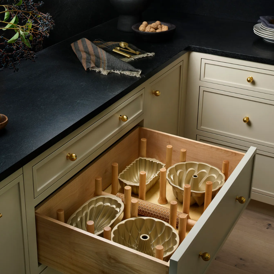 What is the Peg System in a Kitchen Drawer: Ultimate Organization Guide