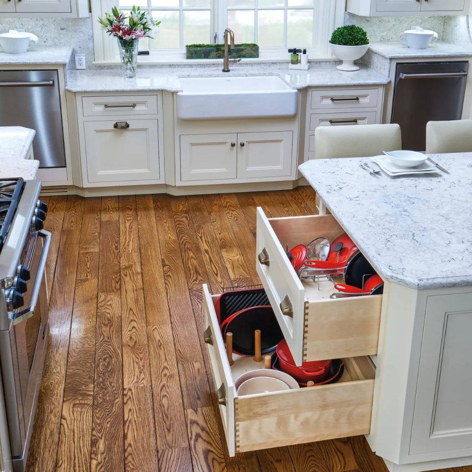 What is the Peg System in a Kitchen Drawer: Ultimate Organization Guide
