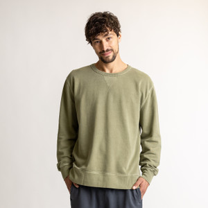 Front view of model wearing organic cotton classic crew sweatshirt in bay. Front view of model wearing organic cotton classic crew sweatshirt in bay.