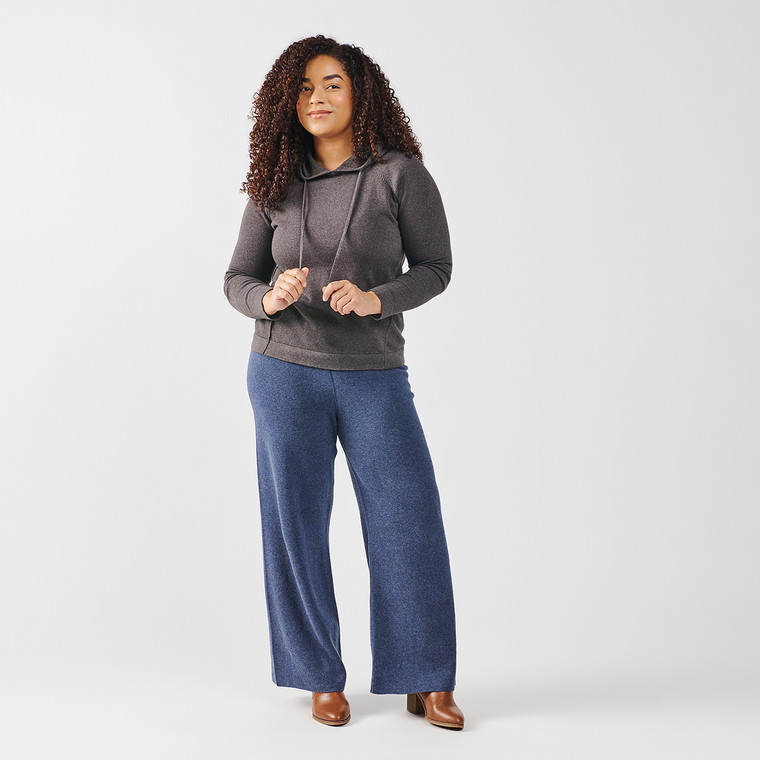 Front view of model wearing sweater pants in the color blue heather.