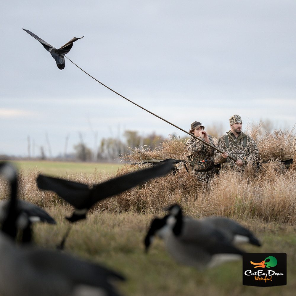 Avery Outdoors Extendable Pole with Goose Power Flag