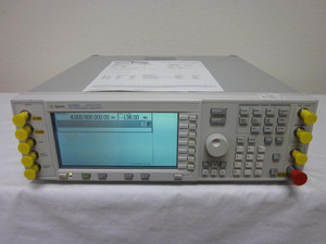Agilent / HP E4438C 250 kHz to 4 GHz ESG Vector Signal Generator - CALIBRATED!
