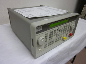 HP / Agilent 8648C 100 kHz to 3.2 GHz Synthesized Signal Generator