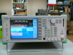 Anritsu MG3700A 250 kHz to 3 GHz Vector Signal Generator w/ Option 021