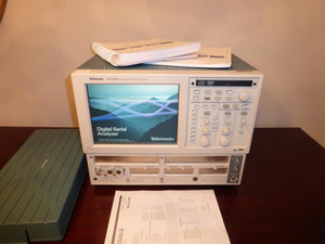 Tektronix DSA8200 Digital Serial Analyzer Sampling Oscilloscope - CALIBRATED!