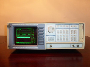 Stanford Research SR760 100 kHz FFT Network/Spectrum Analyzer - CALIBRATED!