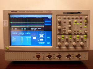 Tektronix TDS5104B 4 Channel 1 GHz 5GS/s Digital Oscilloscope - CALIBRATED!
