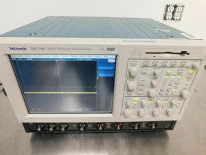 Tektronix TDS7104 4 Channel, 1 GHz, 20 GS/s Digital Oscilloscope
