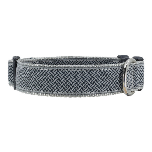 Diamond Plate on Gray Collar