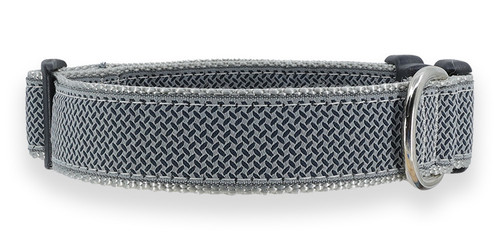 Diamond Plate on Gray Collar