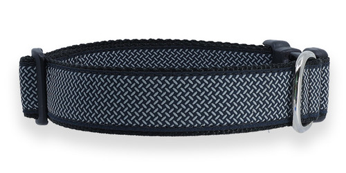 Diamond Plate on Black Collar