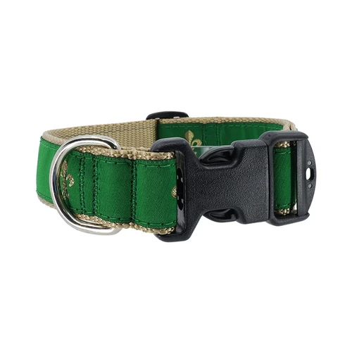 Fleur de Lis on Green Collar