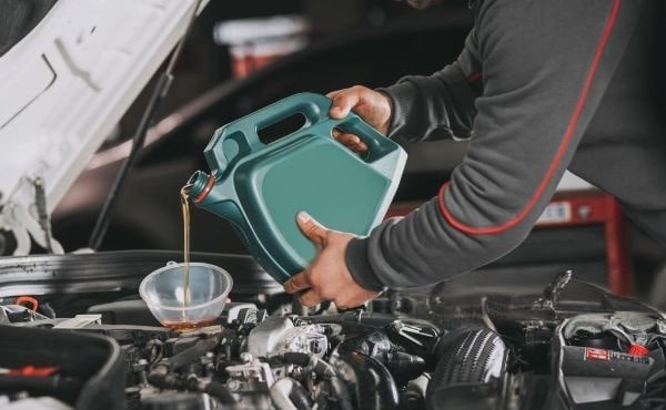 The Ultimate Guide to Choosing the Right Engine Oil (2024 Edition)