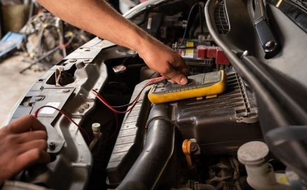 How to Check and Maintain Your Battery in 2024 – A Complete Guide for Peak Performance