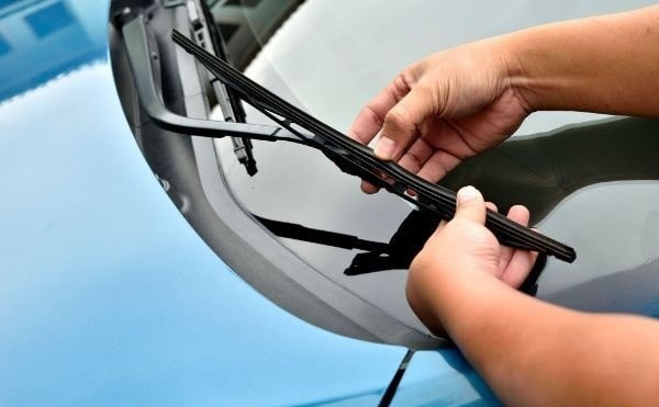 Signs of Bad Windshield Wipers – Essential Car Maintenance Guide