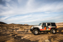 Fox 07+ Jeep JK 2.0 Performance Series 11.1in. Smooth Body IFP Front Shock (Aluminum) / 4-6in. Lift - 980-24-641