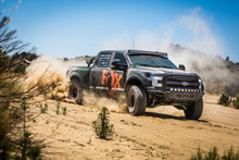 Fox 05+ Ford SD 2.0 Performance Series 8.1in. Smooth Body IFP Front Shock (Alum) / 0-1.5in. Lift - 980-24-677