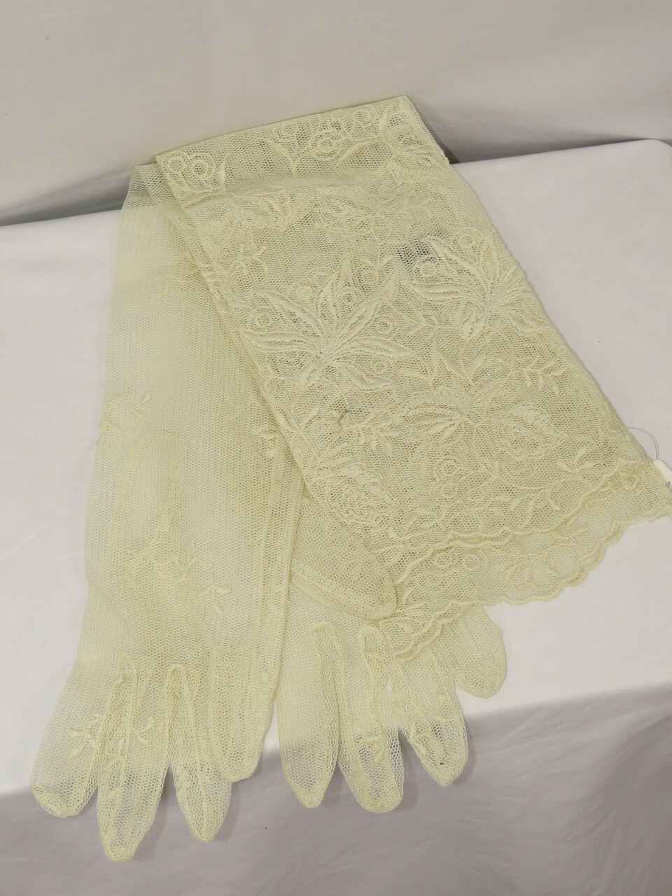 Opera Cream Lace Gloves Orlando Vintage Clothing and Costume