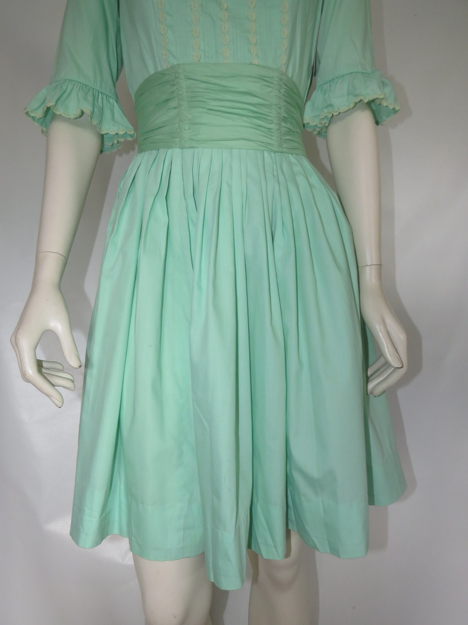 Bobbie Brooks Mint Green Ruffle Dress w Cream Lace - Orlando Vintage  Clothing and Costume