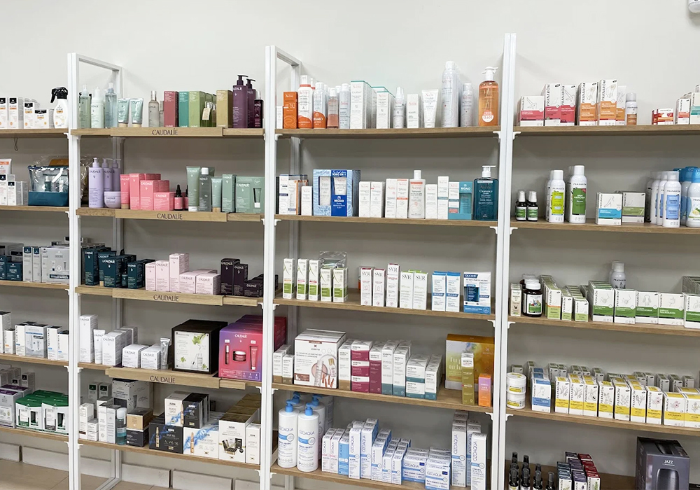 Interior de la Farmacia Raquel Olmo, en Ciudad Real